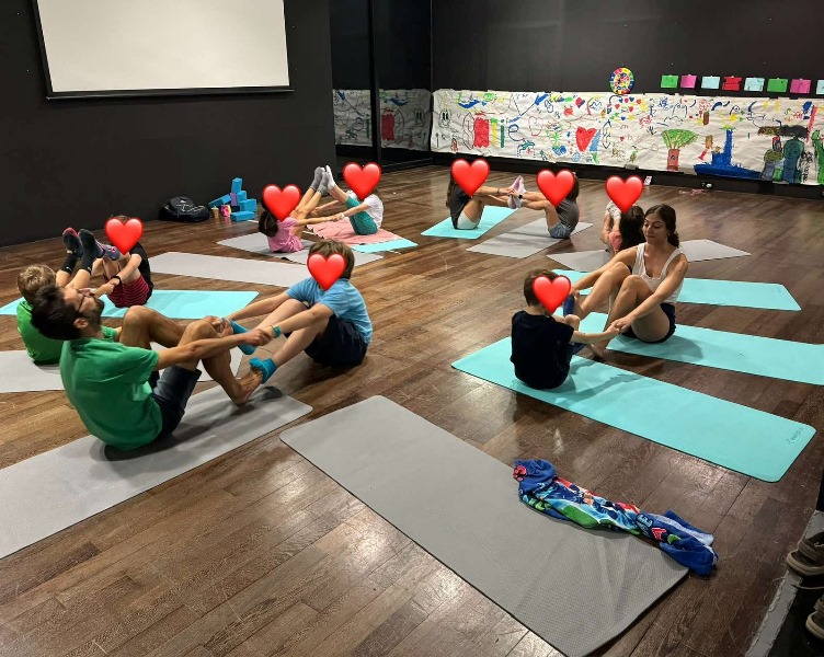 Συνεργασία και χαρά την ώρα του kids yoga